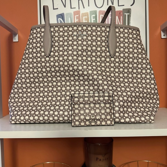 kate spade Handbags - KATE SPADE Link Large Tote Bag w/card holder (NWT)